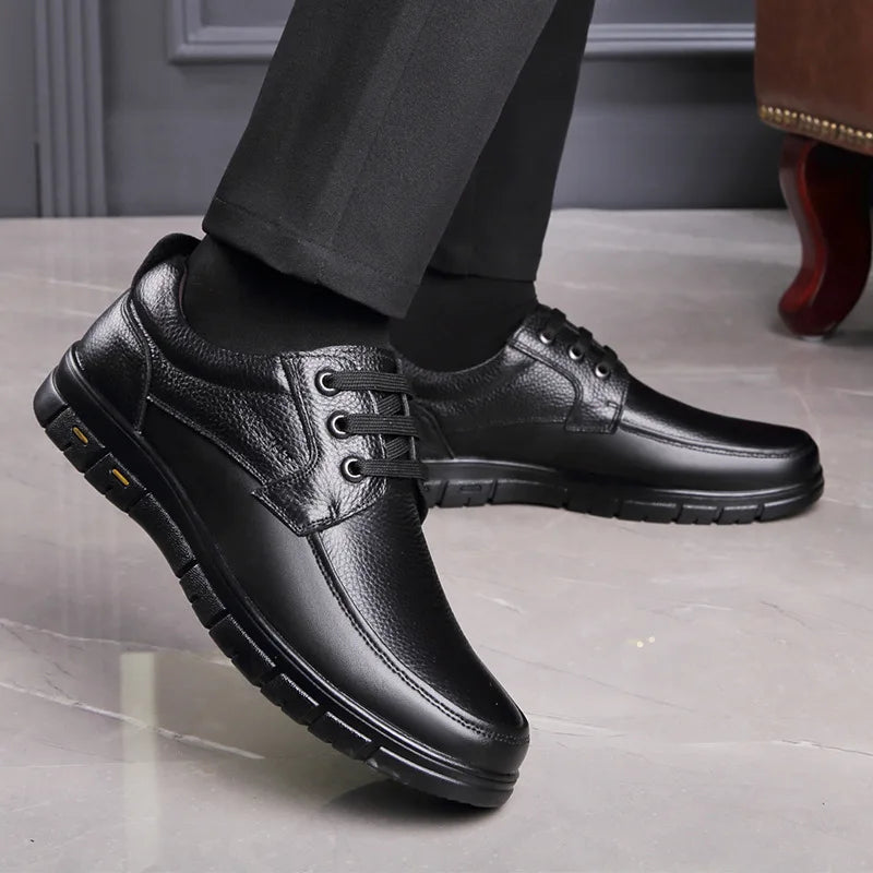 أحذية رجالية مريحة مصنوعة يدويًا، أحذية عمل عصرية بسيطة برباط، أحذية رسمية غير رسمية من الجلد مناسبة لرجال الأعمال في منتصف العمر